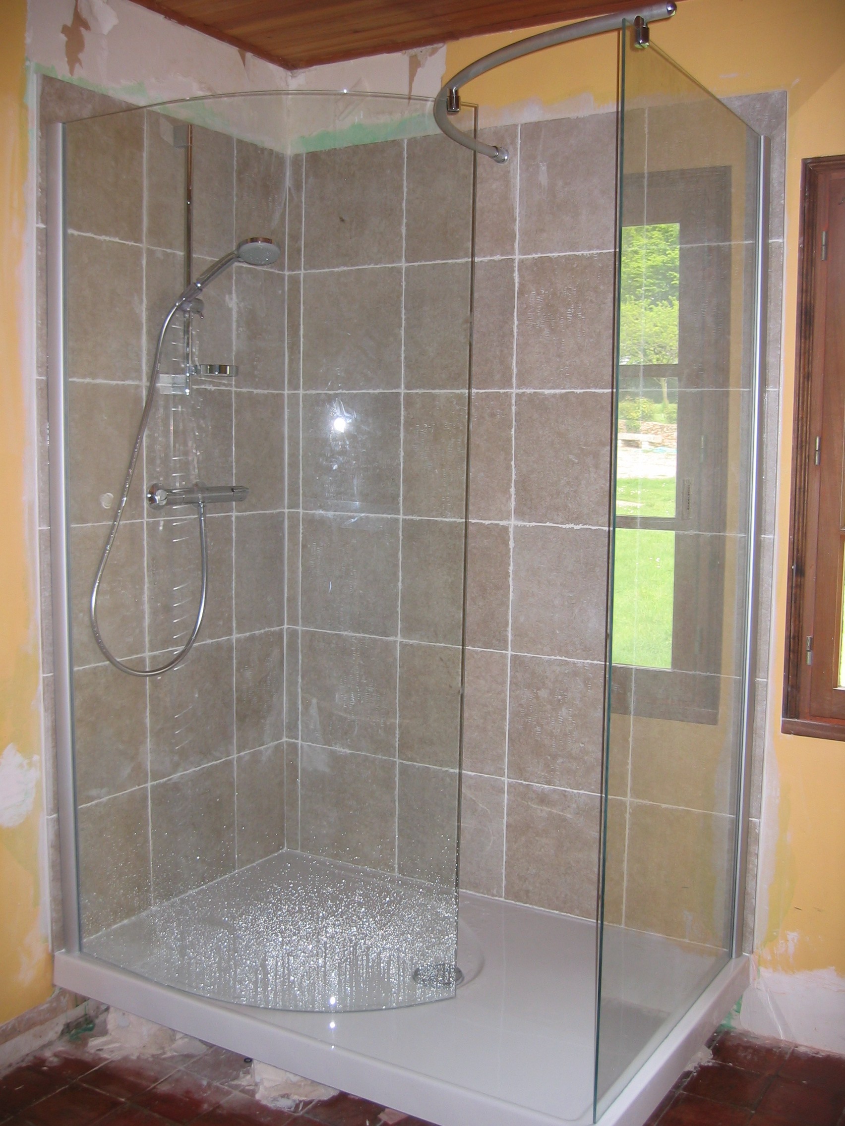 Salle de bains rénovation clé en main de Bonnétable baignoire d'angle et douche (7)