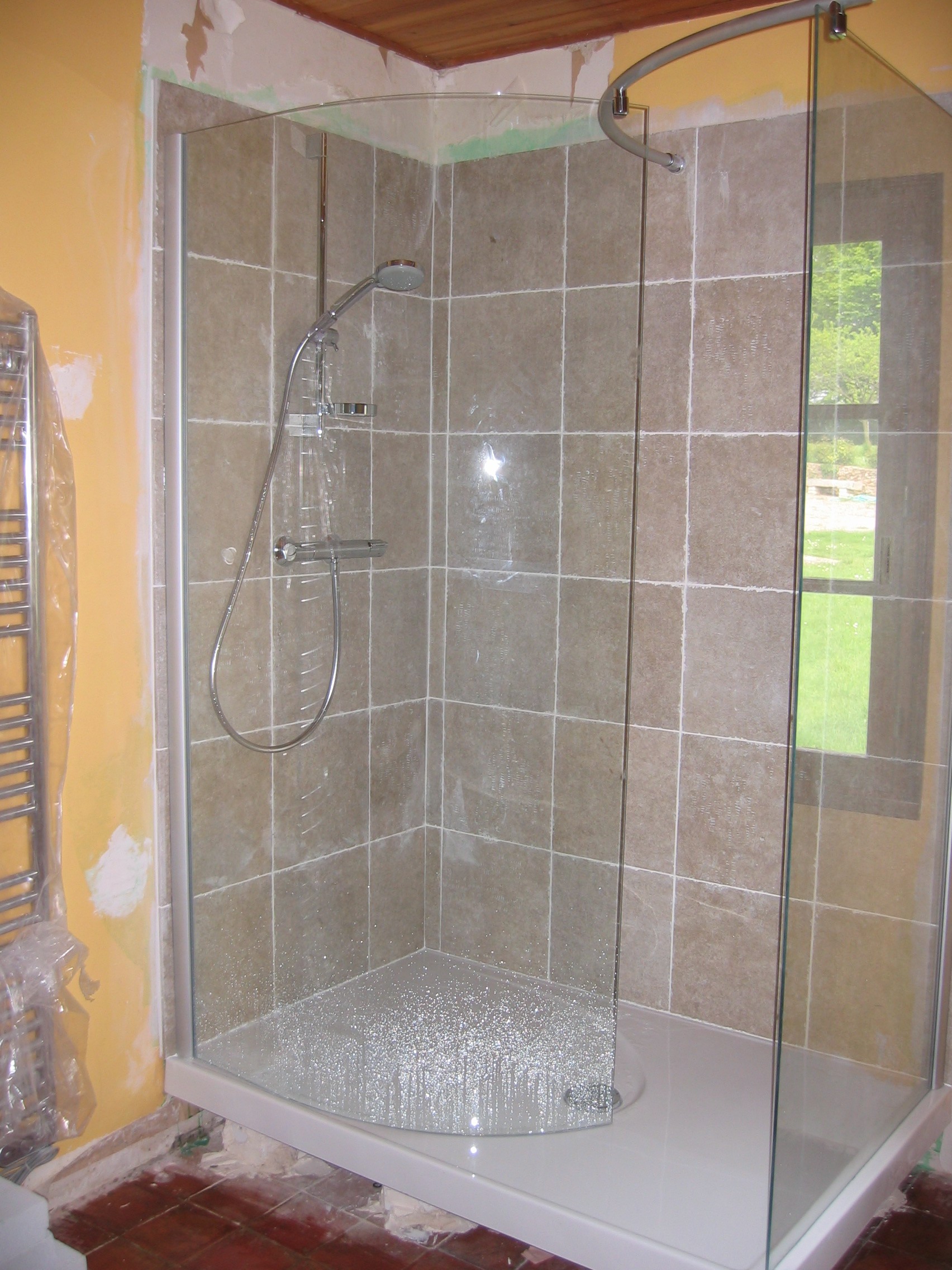 Salle de bains rénovation clé en main de Bonnétable baignoire d'angle et douche (8)